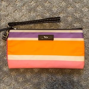 Scoop hand wallet